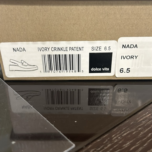 Dolce Vita Ivory Crinkle Patent Leather 6.5 EUC - Picture 2 of 7